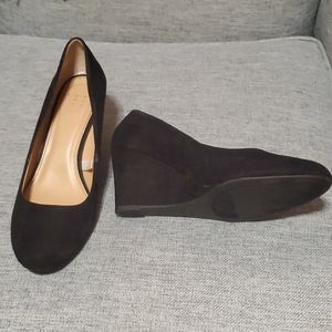 Short, black, velvet wedges (Size 7)